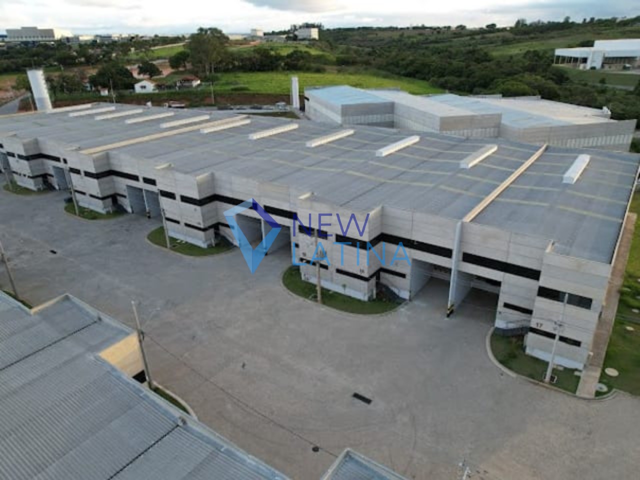 Galpão com 823 m² para locação em Zona Industrial