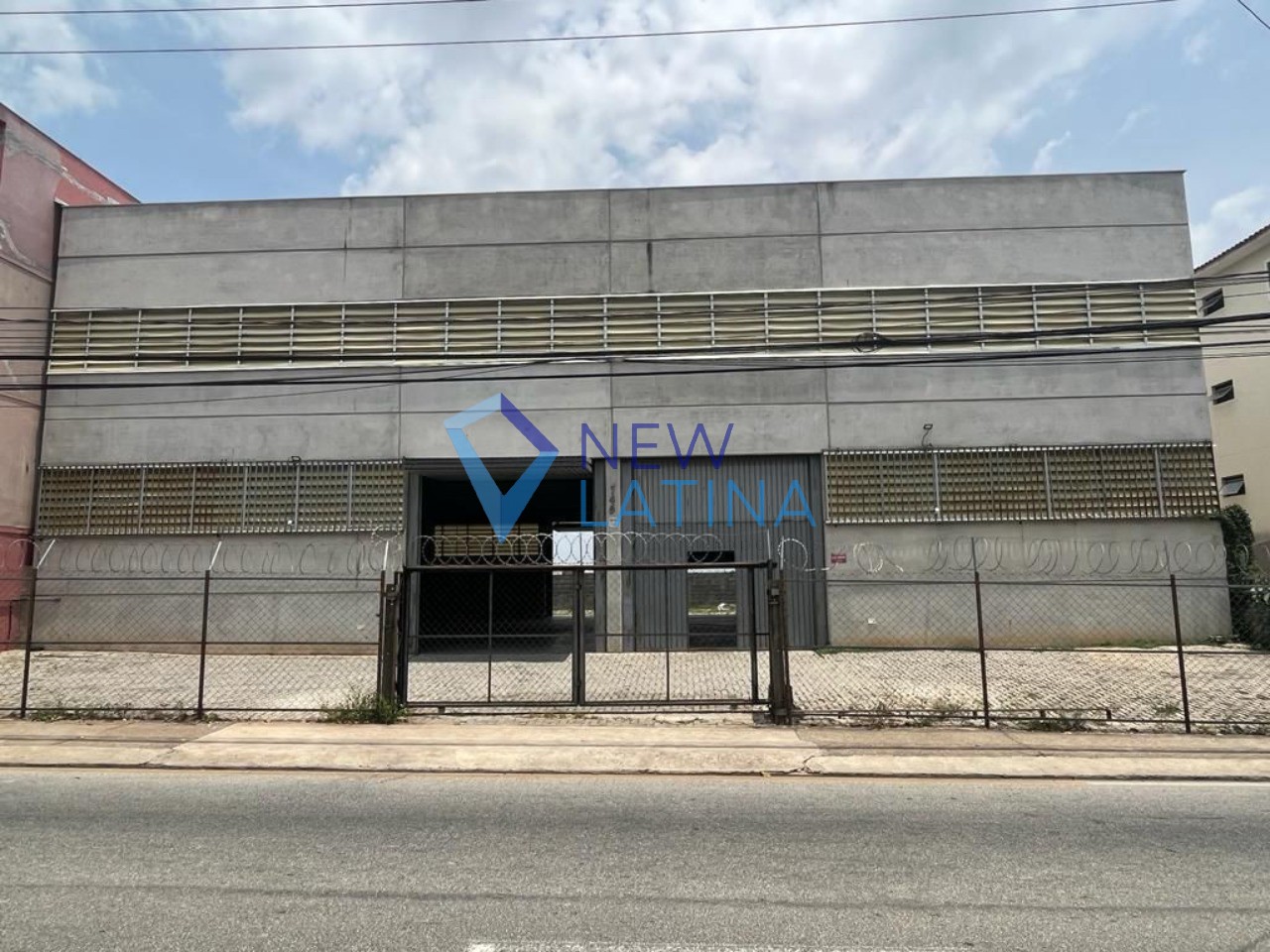 Galpão com 610 m² para locação em Vila Barão