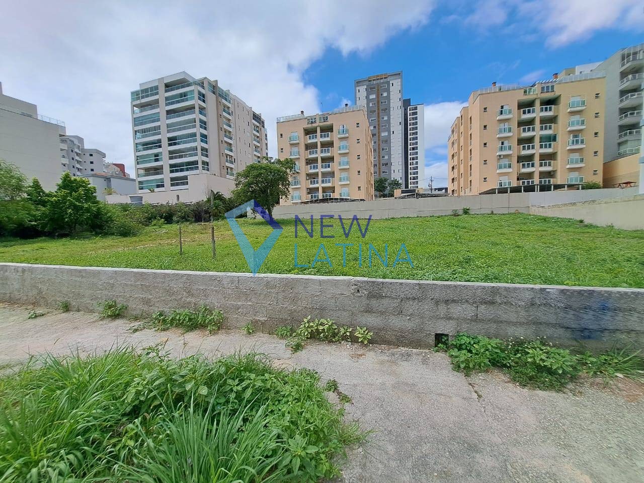 Terreno com 1.800 m² para locação em Campolim
