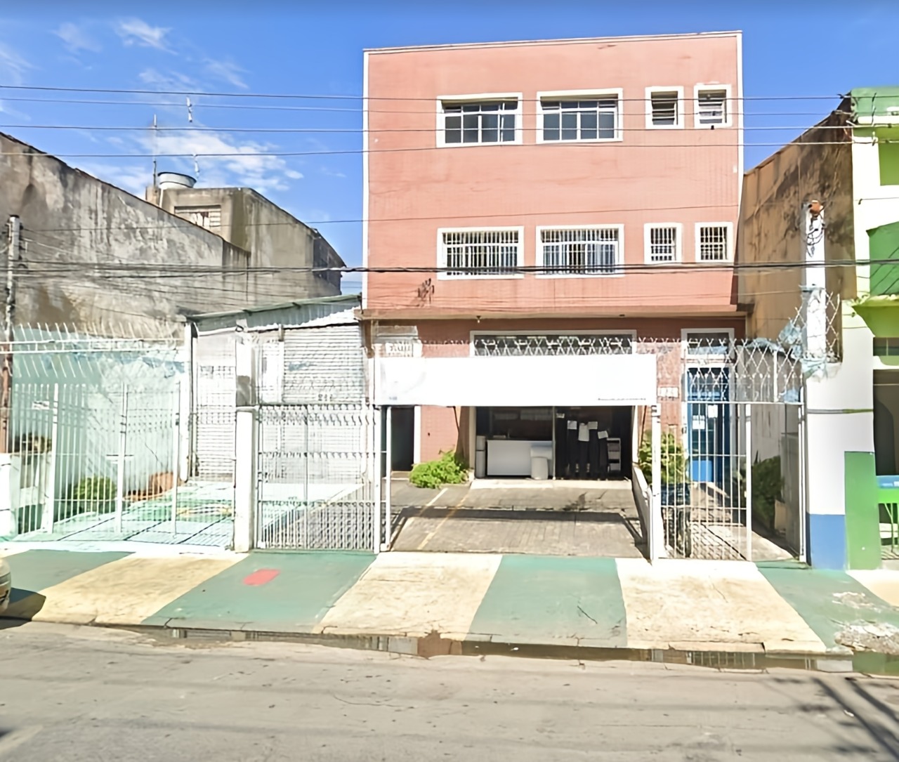 Prédio Comercial/Industrial à Venda no Brás - 1.515 m², Três Pavimentos, Oito Salas e Oito Banheiros. Oportunidade Única!!!