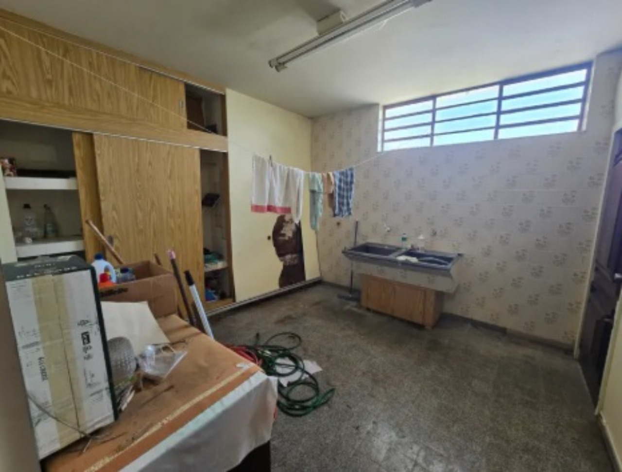 Sobrado à Venda na Aclimação | Terreno de 1.000 m² | Piscina | 6 Vagas