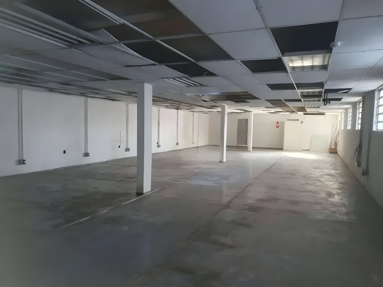 Imóvel Comercial no Cambuci/SP: 6.000 m², 20 Vagas - Pronto para Operação!